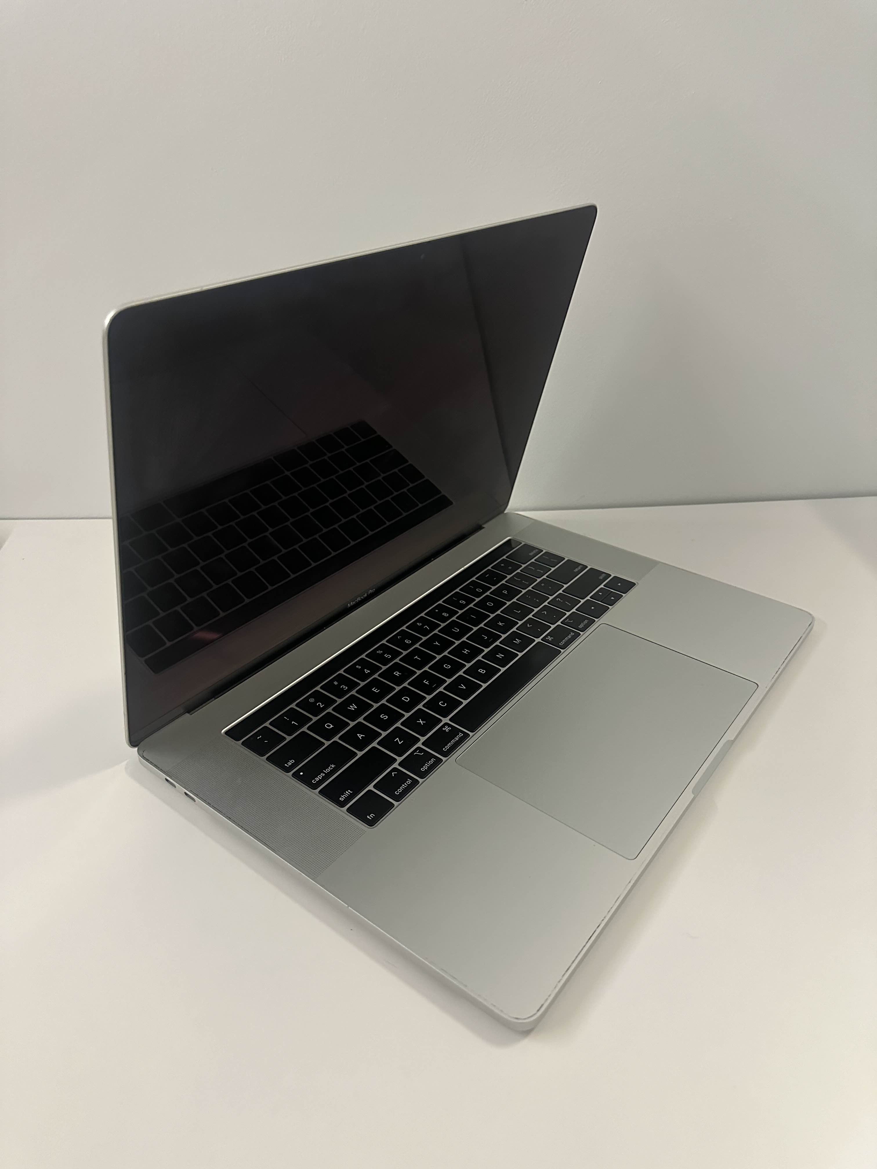 Image of MacBook Pro 2018 - 2.9 GHz 6-Core Intel Core i9-9980HK